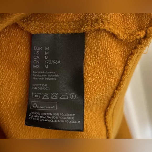 H&M Disney Mikey Mouse Mustard Crewneck Long Slev. Sz Med Sweat Shirt Style EUC - Picture 4 of 4